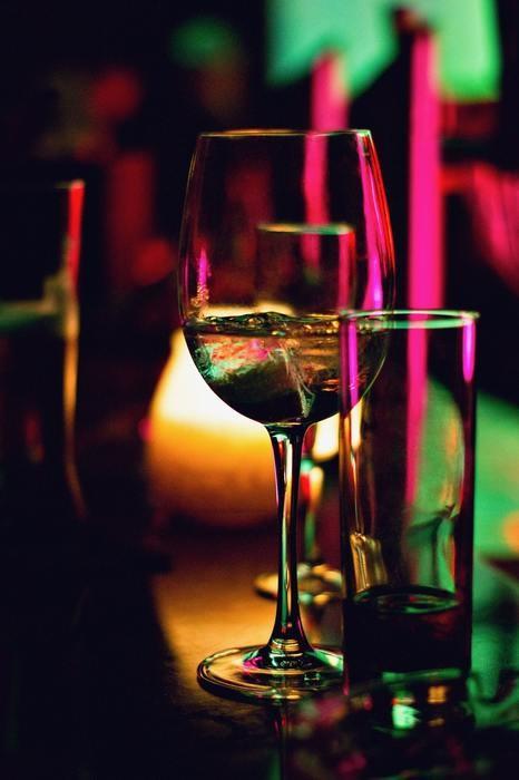 飲みに誘うのは脈ありサイン？飲みに誘う男性心理を徹底解説！