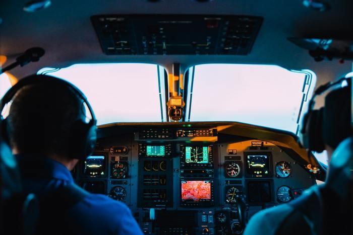 自分が飛行機を操縦している夢