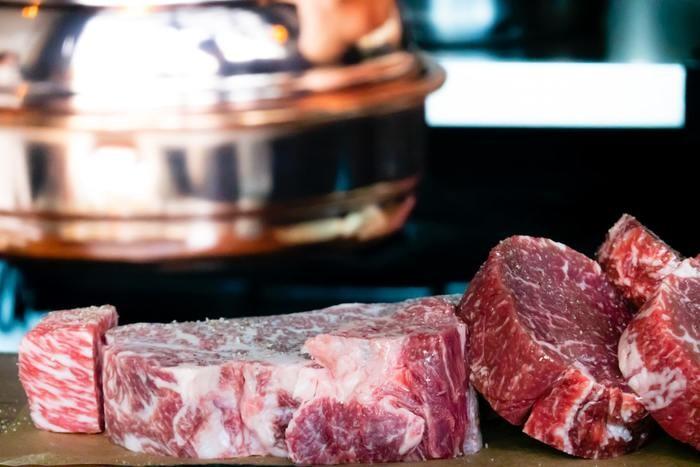 初デートに焼肉ってあり？女性の本音
