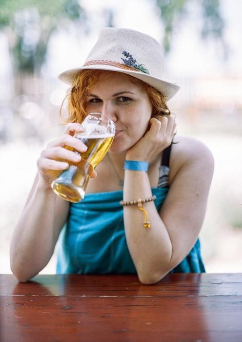 男性心理を考えて、飲み会で隣に座る人に脈ありかどうか判断するには？