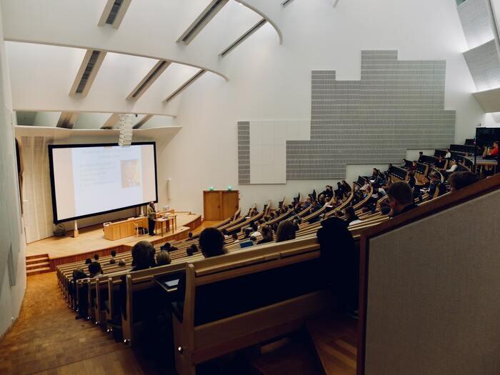 別れて半年...気まずかった大学内の彼氏と復縁