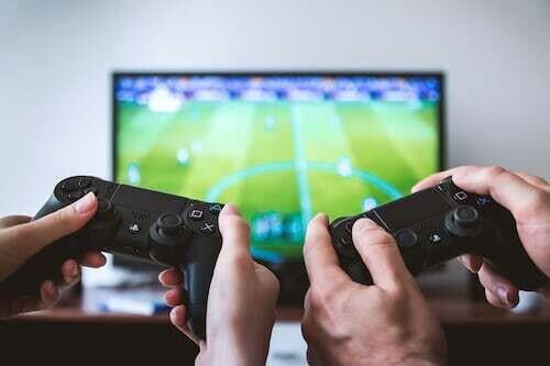 一緒にゲームをするのは脈ありの可能性大！ネトゲ恋愛の男性心理5つと脈ありサイン6つ