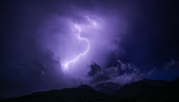 雷から逃げる夢