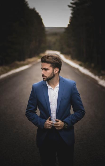 社内恋愛でそっけない態度になってしまう男性の本音は？