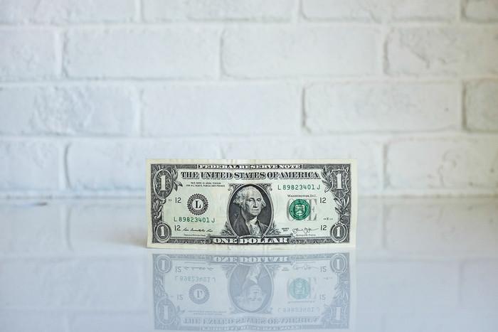 怪しくも魅力的なお金と愛人のバランス。あなたはどう思う？