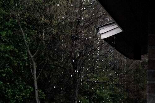 お葬式で雨が降るときのネガティブな意味