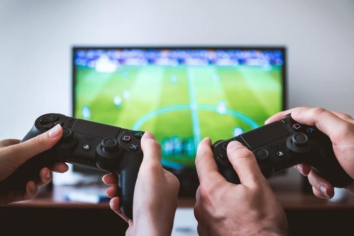《夢占い》ゲームをする夢を見た時の12の意味と心理
