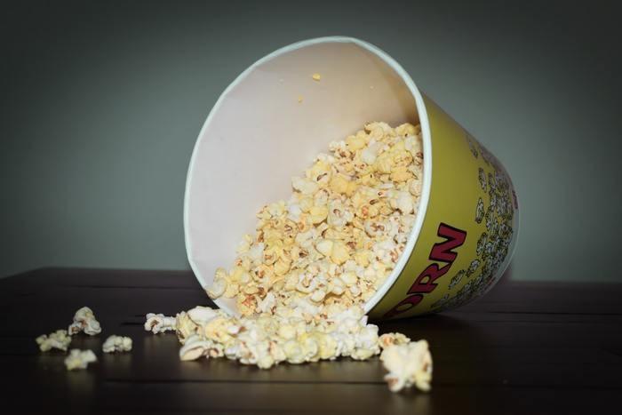 映画館でまったり手つなぎデート
