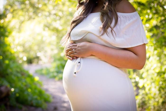 再婚相手との子を妊娠！産んでいいの？出産した後の注意点って？