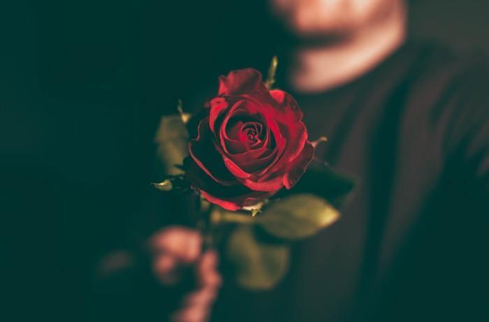 落とすことはできる？彼女持ちの男性が見せる脈ありサインとその心理