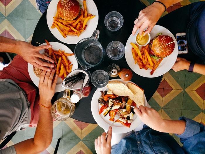 6）好きな人に送るLINE内容：好きな人の好きな食べ物、グルメの話