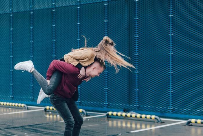 付き合う前に甘えるテクニック集！リスクを避けて彼に付き合いたいと思わせるために