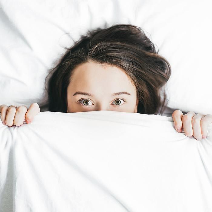 目が合わないと脈なし！？男性の本音と彼の目が離せない存在になる方法