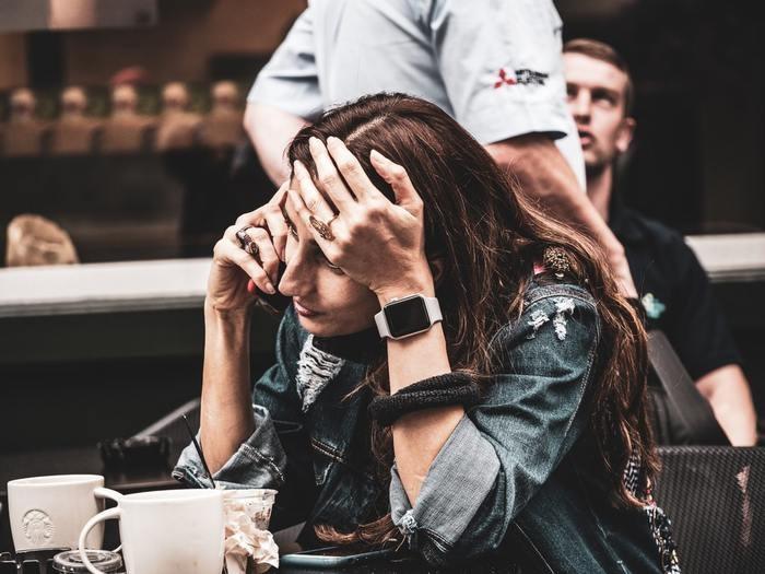 人間は嫌な事を無かった事にしようとする。結果的に出来事のストレスが大きいと無かった事にしようとしてもできないので心に残り続けてしまうから
