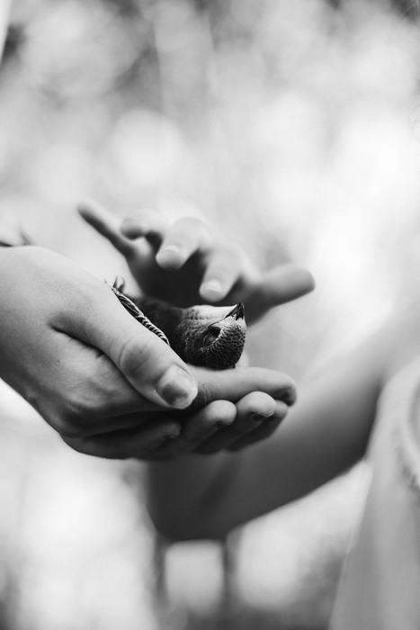  一緒にいてもつまらない人は握手なども含めたボディタッチがない