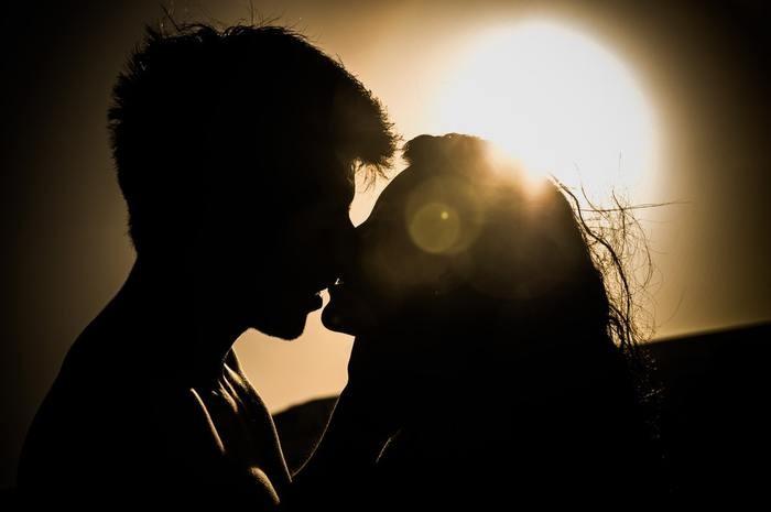 状況別！夢占いで元彼とキスをする６つの意味