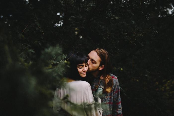 6 ) 必ず目を閉じてキスする彼はロマンチストでアーティスト気質