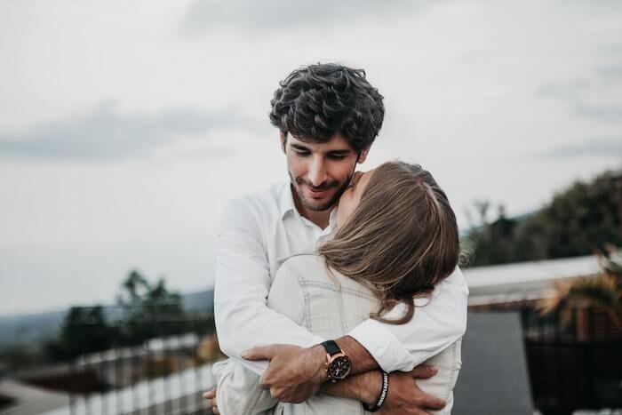 お互いに好きだとわかったら付き合うために取るべき行動