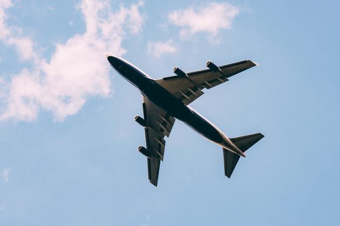 夢占い！飛行機が夢に出てきた時の意味と心理を分析して解説