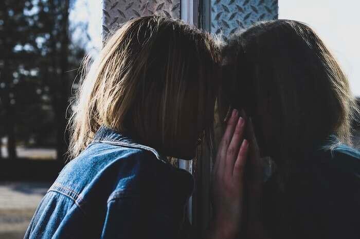 好きすぎて涙が出るスピリチュアルな意味は？考えられる現状や対処法を解説