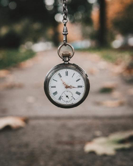プロの占い師が12時間以内に鑑定！