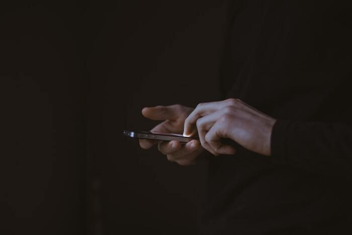 彼女から連絡がない時に男性がしがちな行動 