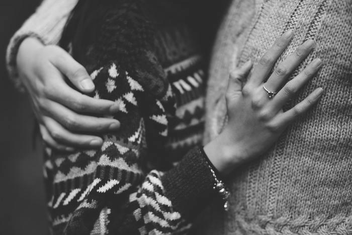 ハグは不倫？不倫のボーダーラインって？アウトセーフの線引きと既婚者のハグに隠された意味