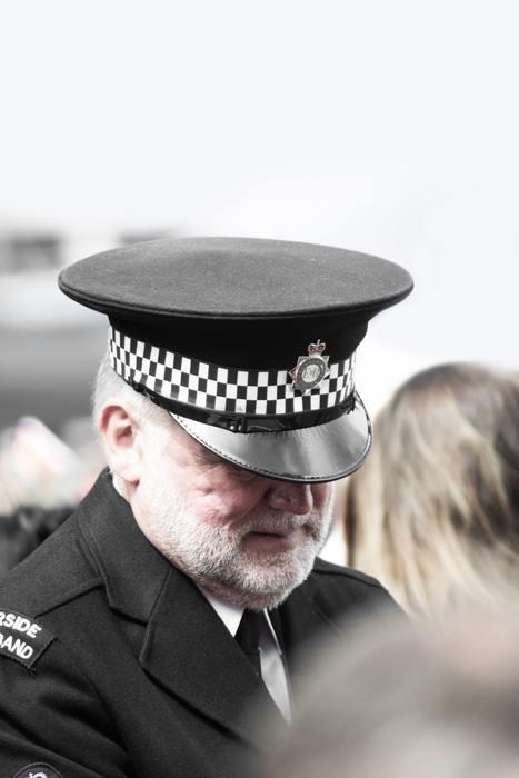 前提として警察官はどんな人と不倫しやすいのか