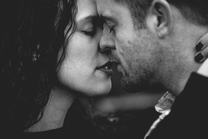 不倫する男性の本音！不倫相手が処女ってどう？何に注意すればいい？