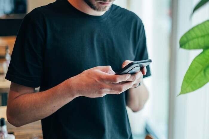 別れた後音信不通の元カノに連絡したくなる男性心理