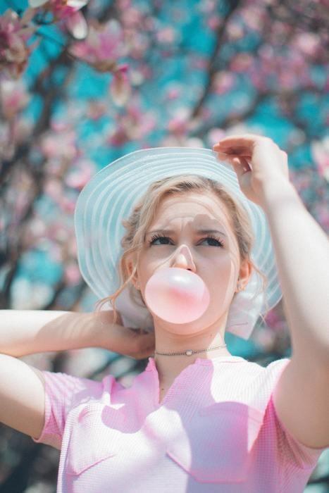 庇護欲をくすぐる女性の特徴10選！