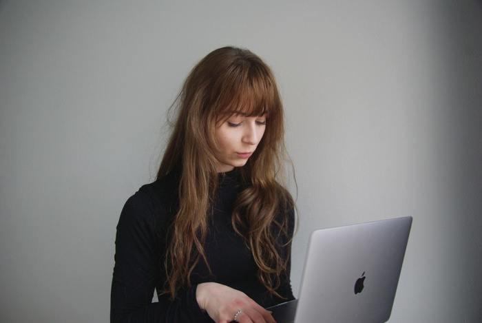 ネット恋愛体験者が語る浮気事情！ネット恋愛の彼氏の浮気見抜き方