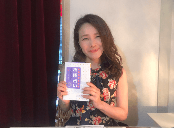 実際に編集部が開運堂のみずきかのん先生の鑑定を体験！
