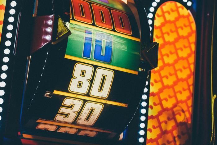 《夢占い》ギャンブルが夢に出てくる時の意味と心理！大金/勝つ/負ける/他人など7選