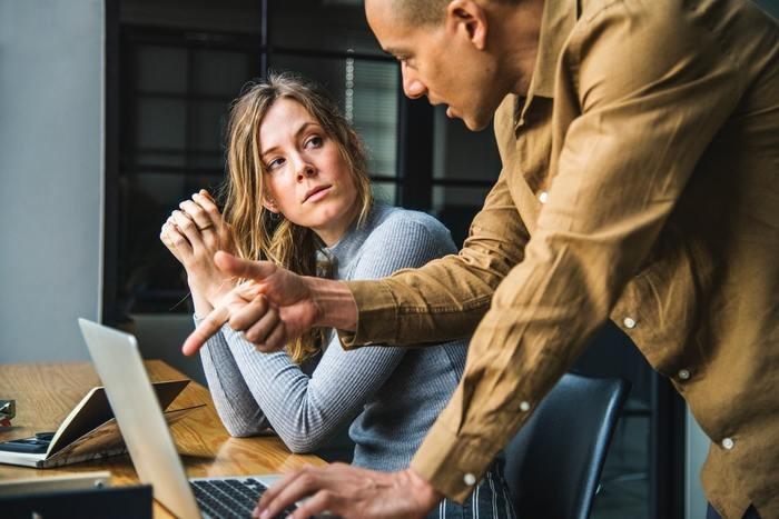 不倫の中で比較的多い社内不倫！その理由と特徴は？見極める方法もご紹介