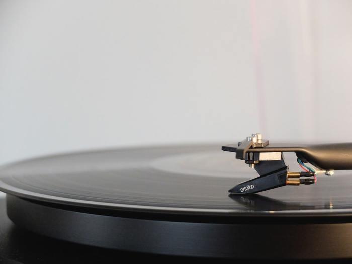 好きなアーティストの音楽を聴く