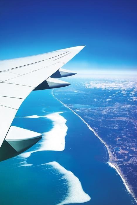 飛行機の墜落が夢に出てきた時の基本的な夢占い