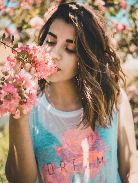 彼女からのキスで彼をドキッとさせるには？彼女からの可愛いキスの方法