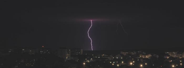 パターン別に夢占い。UFOが出てくる夢の意味/心理を解説