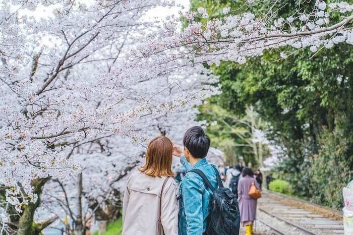彼氏が忙しい！寂しい女性が彼から愛される行動や態度