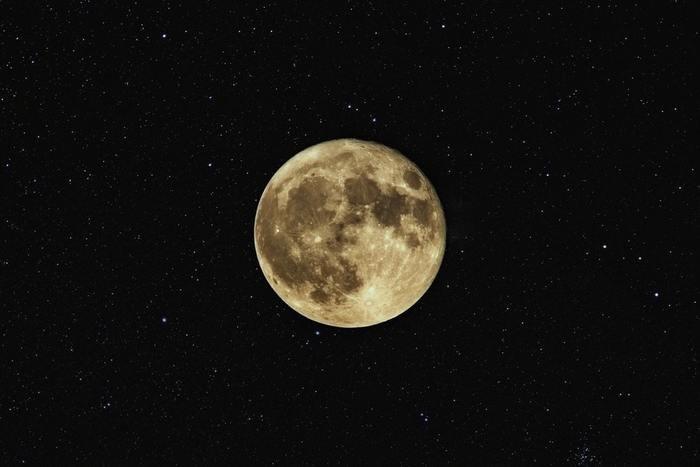 タロットで仕事を占う！月が仕事占いで出た時の意味と状況別の解釈。仕事の未来/転職/人間関係