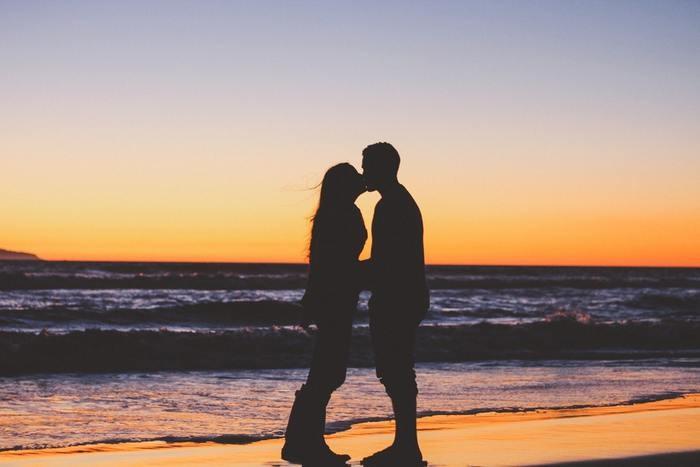 既婚者なのに男性が思わずキスしたくなってしまう６つの心理